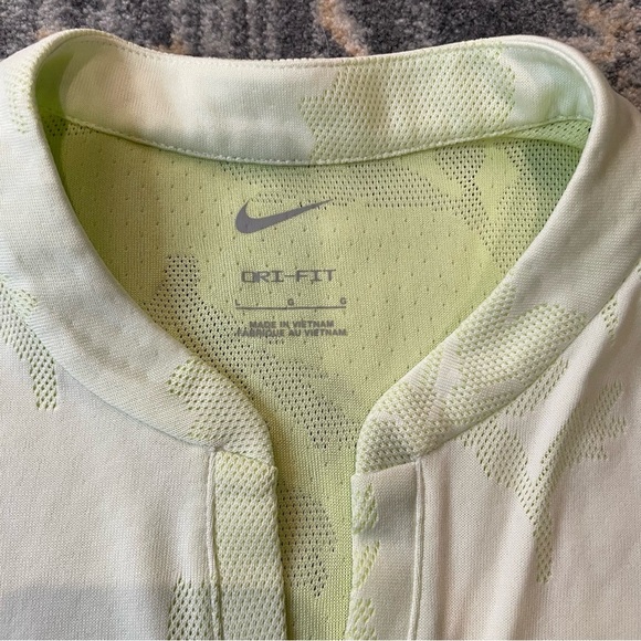 Nike Light Green Floral Top - Picture 4 of 5